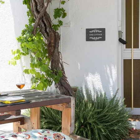 Akrotiri Vine A بيت للعطل