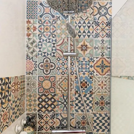 Akrotiri Vine A *